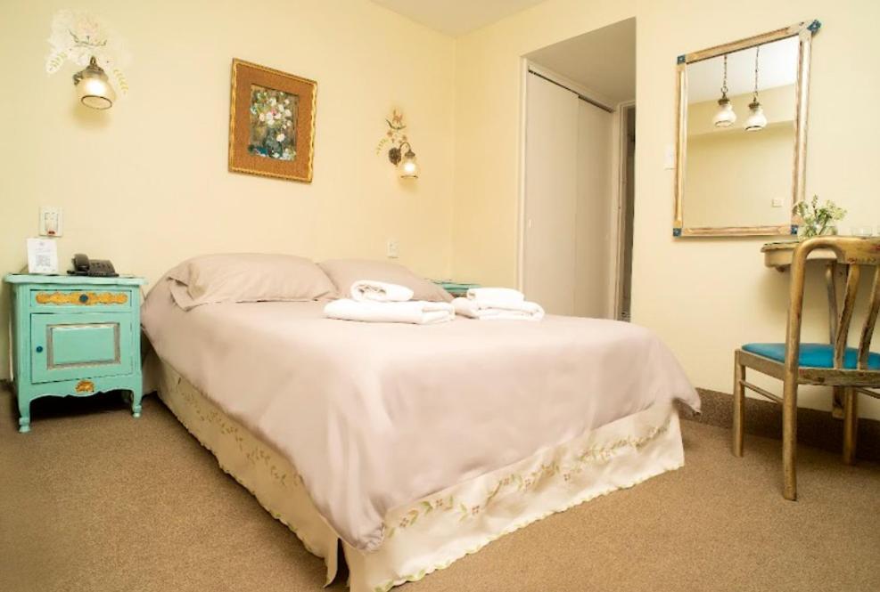 Colonial Hotel 3*