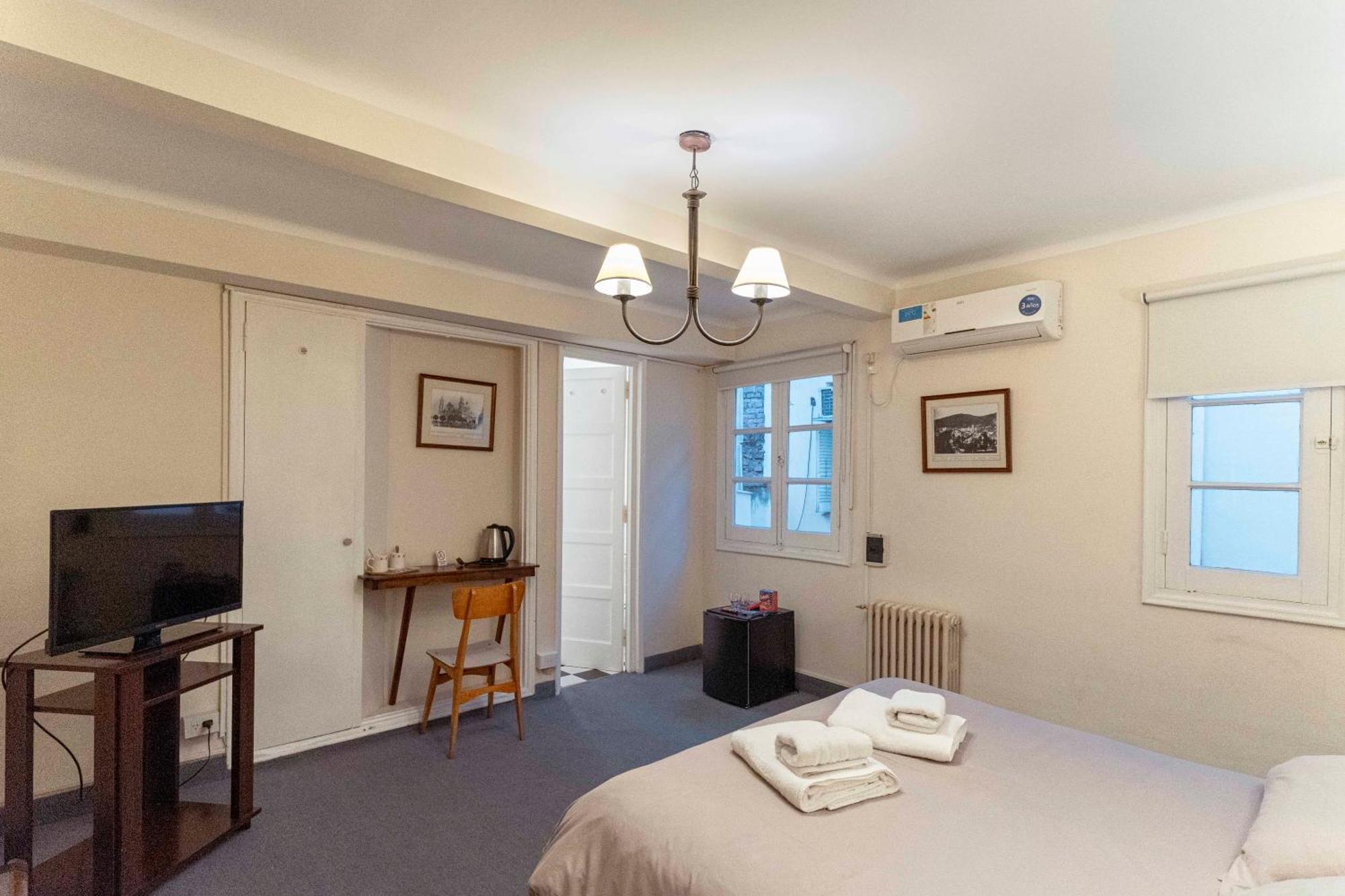 Colonial Hotel