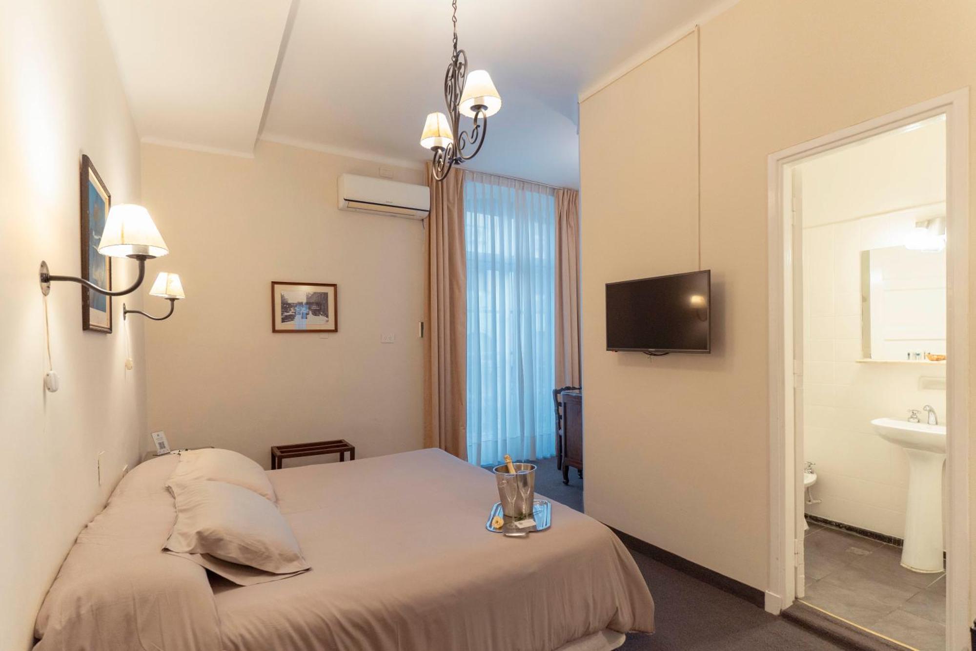 Colonial Hotel