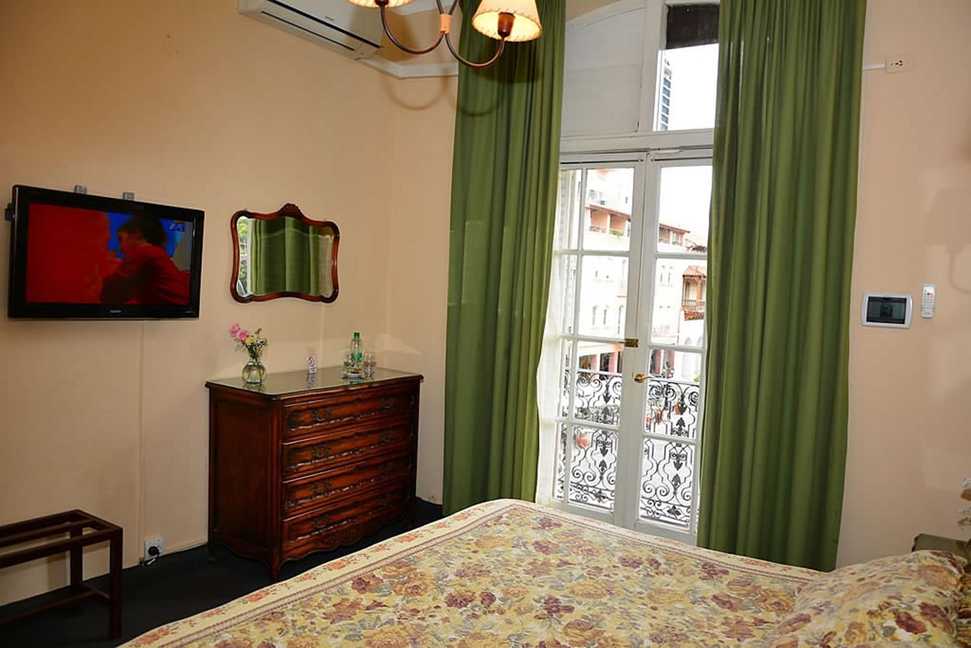 Colonial Hotel