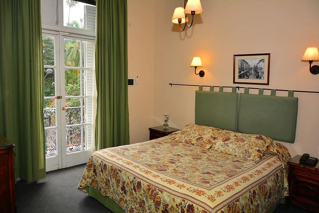 Colonial 3*
